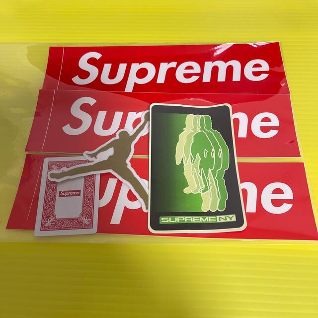 Supreme(シュプリーム)の【blackさま専用】supremeステッカーセット、トランプ小1枚 エンタメ/ホビーの声優グッズ(ステッカー（シール）)の商品写真