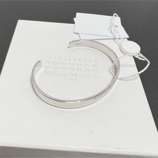 S メゾンマルジェラ リバース ロゴ ブレスレット 反転ロゴ バングル シルバー S メゾンマルジェラ リバース ロゴ ブレスレット 反転ロゴ バングル シルバー