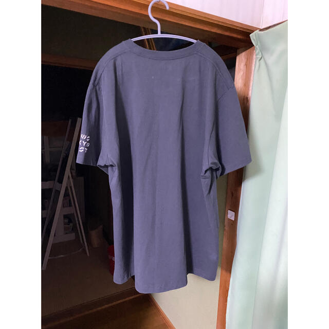 UNIQLO(ユニクロ)のKaws UT Graphic Tee "Dark Gray" XXL 新古品 メンズのトップス(Tシャツ/カットソー(半袖/袖なし))の商品写真