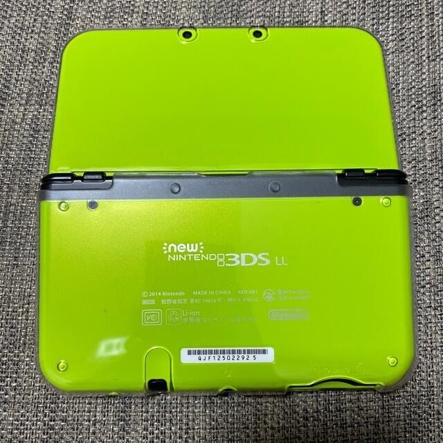 任天堂(ニンテンドウ)のNewニンテンドー3DS LL ライムグリーン×ブラック　送料込み エンタメ/ホビーのゲームソフト/ゲーム機本体(携帯用ゲーム機本体)の商品写真