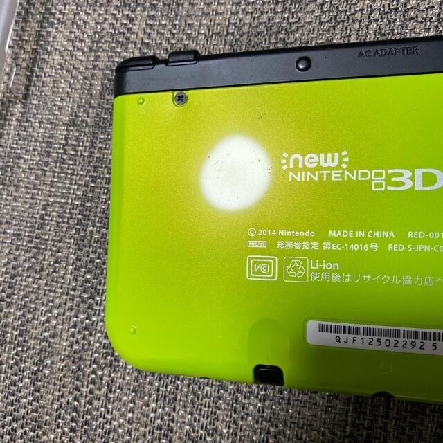 任天堂(ニンテンドウ)のNewニンテンドー3DS LL ライムグリーン×ブラック　送料込み エンタメ/ホビーのゲームソフト/ゲーム機本体(携帯用ゲーム機本体)の商品写真