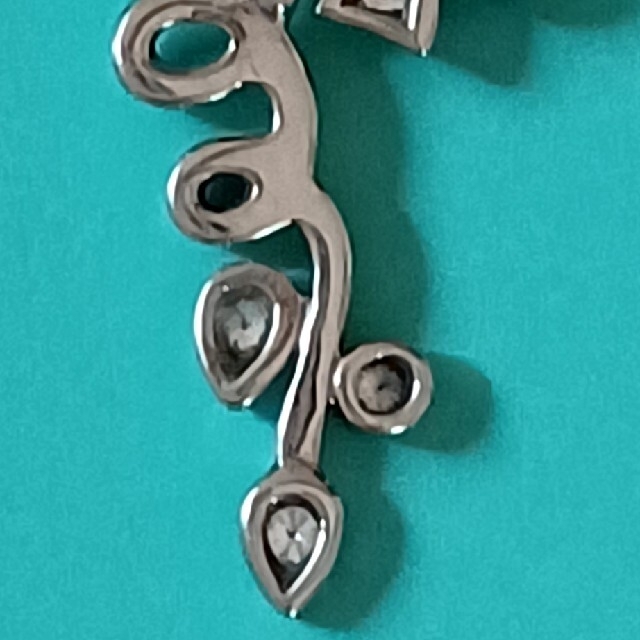 人気商品の Tiffany & ❤️Tiffany&coガランドリーフ6石ダイヤモンド 人気商品の Tiffany & ❤️Tiffany&coガランドリーフ6石ダイヤモンド