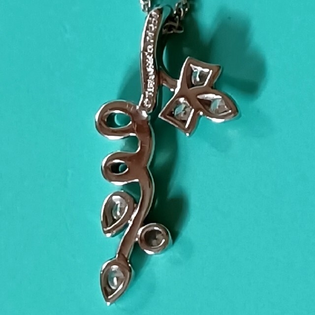 Tiffany & Co.(ティファニー)の❤️Tiffany&coガランドリｰフ6石ダイヤモンドペンダントpt950/41 レディースのアクセサリー(ネックレス)の商品写真