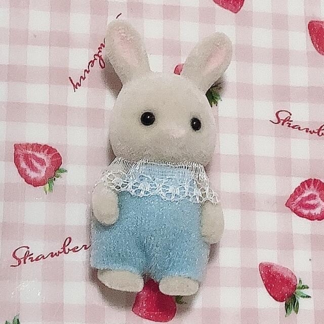 EPOCH(エポック)のシルバニアファミリー　みるくウサギの赤ちゃん エンタメ/ホビーのおもちゃ/ぬいぐるみ(キャラクターグッズ)の商品写真
