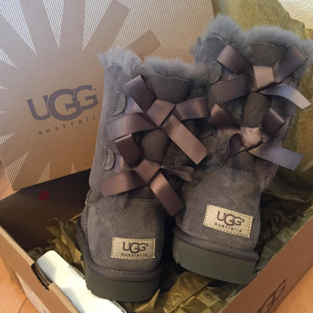 UGG(アグ)の新品♡正規品 UGG ベイリーボウ グレー レディースの靴/シューズ(ブーツ)の商品写真