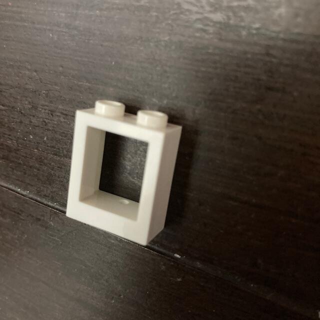 Lego(レゴ)のLEGO パーツ　窓　小　白 エンタメ/ホビーのおもちゃ/ぬいぐるみ(その他)の商品写真