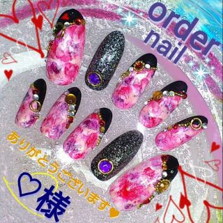 ♡様専用出品♥赤タイダイ♥ コスメ/美容のネイル(つけ爪/ネイルチップ)の商品写真