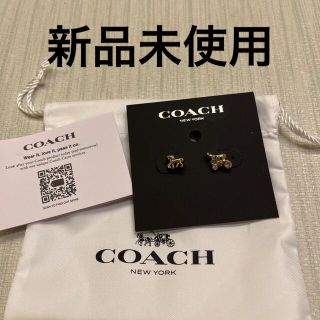 コーチ(COACH)の<定価 約8,000円/新品未使用>COACH ピアス　馬車　コーチ　(ピアス)