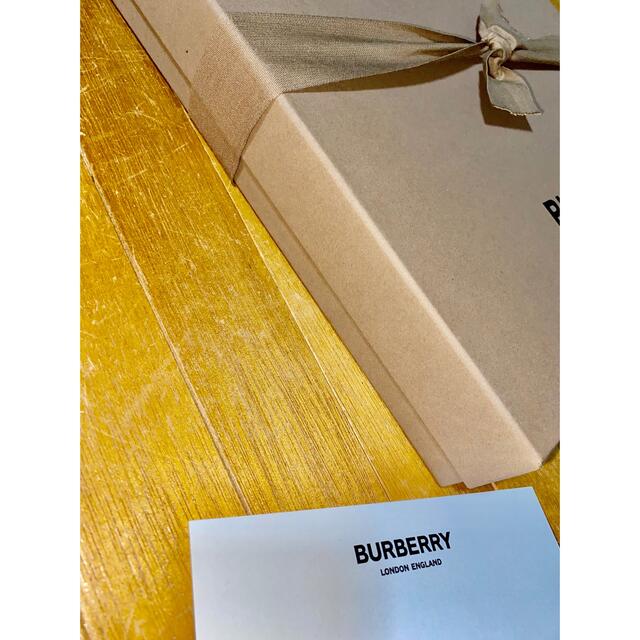 BURBERRY(バーバリー)のBURBERRY★最新ギフトBOXセット★箱リボンカード インテリア/住まい/日用品のオフィス用品(ラッピング/包装)の商品写真