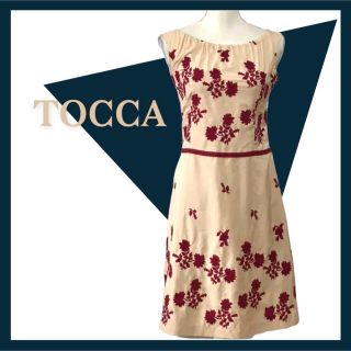 トッカ(TOCCA)の美品トッカ、赤い刺繍花柄薄手のワンピース、サイズ0、S、7号。TOCCA(ひざ丈ワンピース)