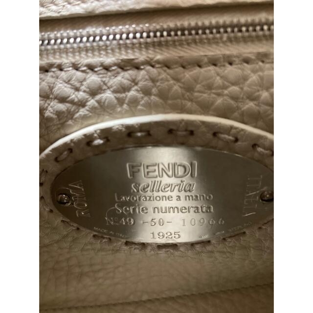 FENDI(フェンディ)のFENDI フェンディ　ピーカブー レディースのバッグ(ハンドバッグ)の商品写真