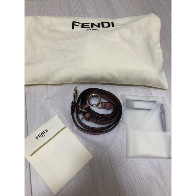 FENDI(フェンディ)のFENDI フェンディ　ピーカブー レディースのバッグ(ハンドバッグ)の商品写真