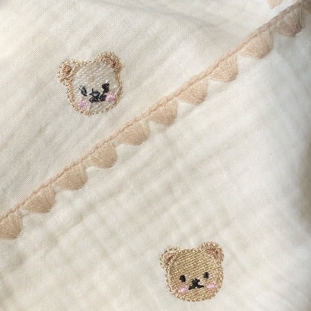 新品✨くまちゃん刺繍３重ガーゼブランケット　おくるみ　韓国イブル　70×90cm キッズ/ベビー/マタニティの寝具/家具(ベビー布団)の商品写真