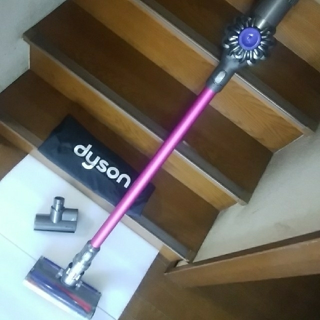 Dyson(ダイソン)のdyson v6 Fluffy ｢complete｣ スマホ/家電/カメラの生活家電(掃除機)の商品写真