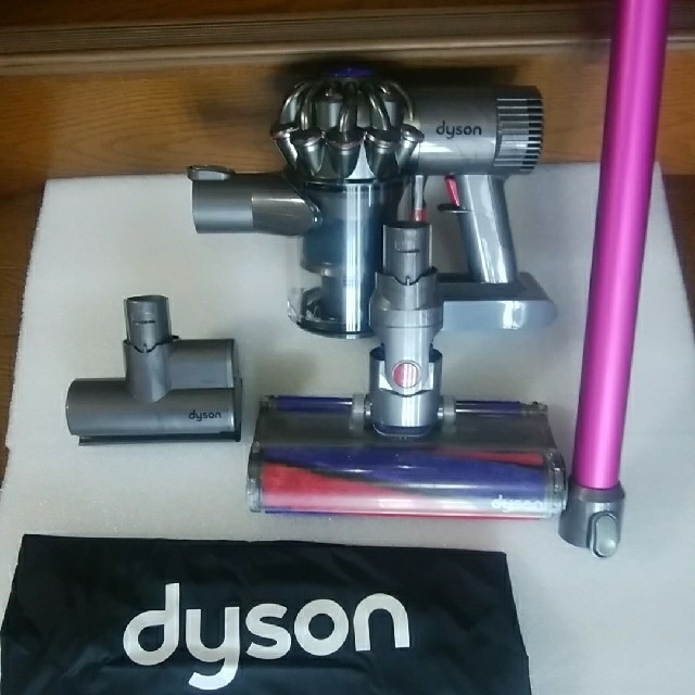 Dyson(ダイソン)のdyson v6 Fluffy ｢complete｣ スマホ/家電/カメラの生活家電(掃除機)の商品写真