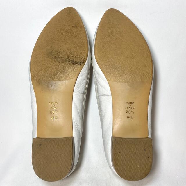 DIANA(ダイアナ)のDIANA ダイアナ　コインパンプス　ローヒール　ホワイトレザー　23.5cm レディースの靴/シューズ(ハイヒール/パンプス)の商品写真