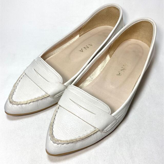 DIANA(ダイアナ)のDIANA ダイアナ　コインパンプス　ローヒール　ホワイトレザー　23.5cm レディースの靴/シューズ(ハイヒール/パンプス)の商品写真
