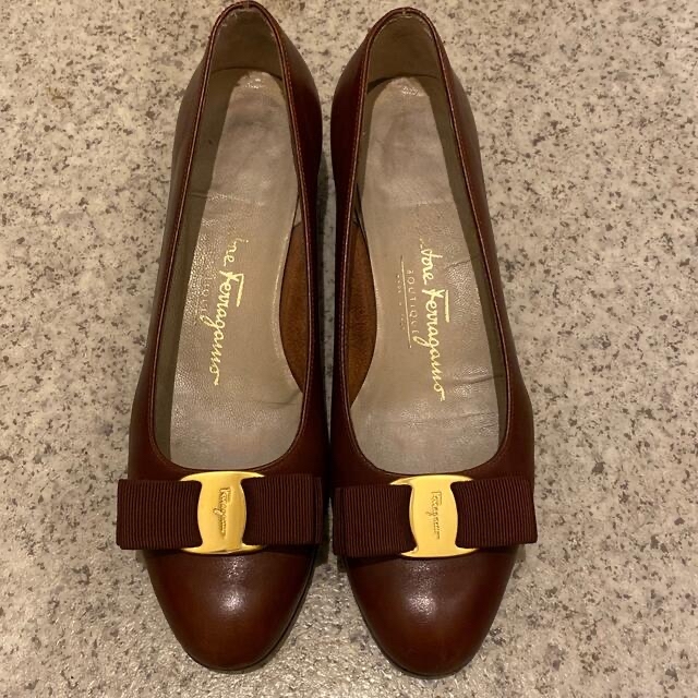 Salvatore Ferragamo(サルヴァトーレフェラガモ)の【dress】Salvatore Ferragamo ヴァラリボン パンプス レディースの靴/シューズ(ハイヒール/パンプス)の商品写真