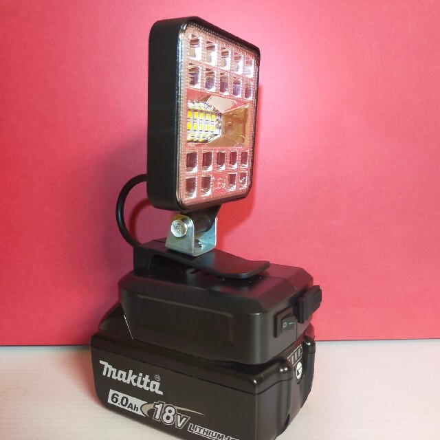 マキタバッテリー用 スイッチ付き小型LED広角作業灯 USB充電器アダプター インテリア/住まい/日用品のライト/照明/LED(その他)の商品写真