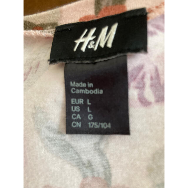 H&M(エイチアンドエム)のH&M  花柄の女性らしいプリントTシャツ レディースのトップス(Tシャツ(半袖/袖なし))の商品写真