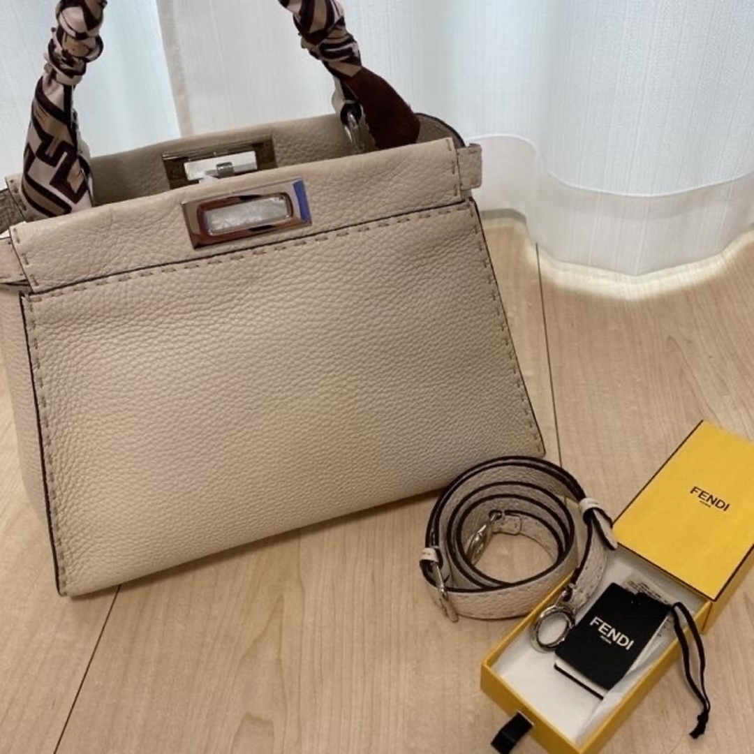 FENDI(フェンディ)のFENDI ピーカーブー　バック　スカーフ レディースのバッグ(ハンドバッグ)の商品写真