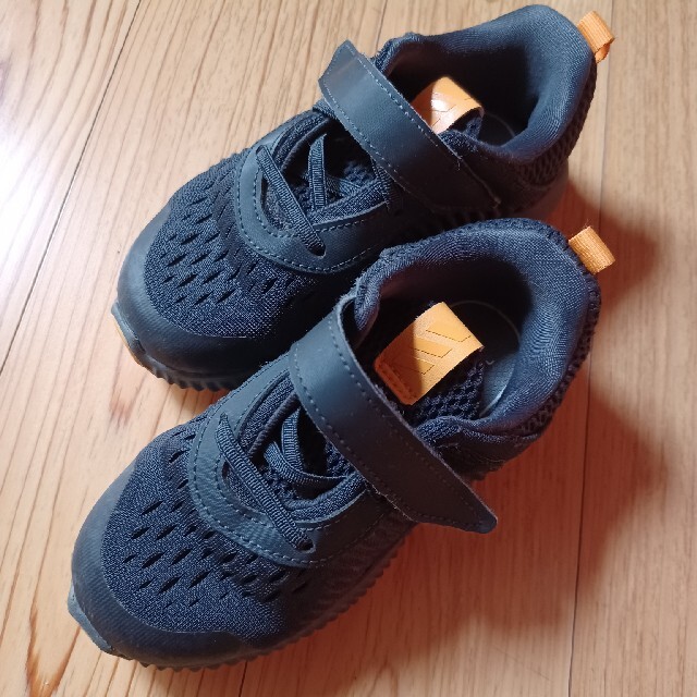 adidas(アディダス)のアディダス　15センチ キッズ/ベビー/マタニティのキッズ靴/シューズ(15cm~)(スニーカー)の商品写真