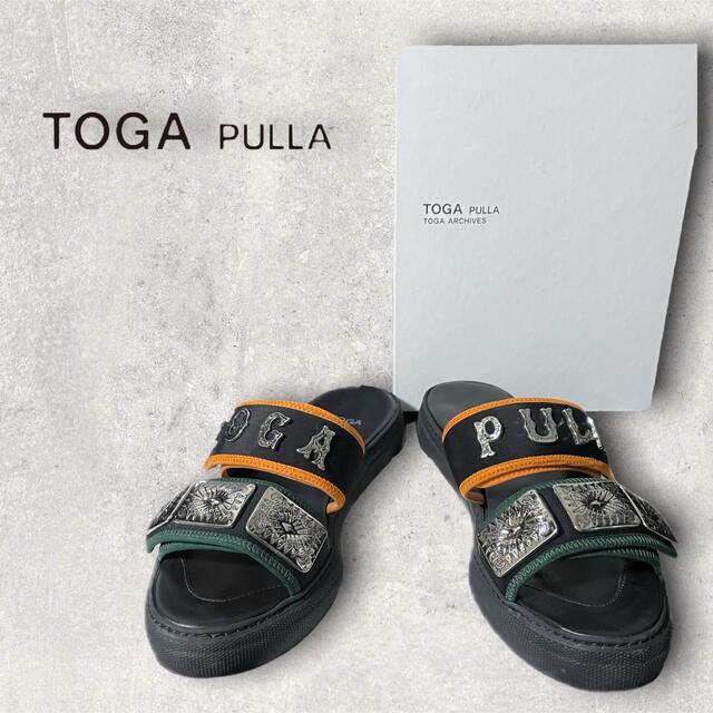 TOGA PULLA トーガプルラ ロゴサンダル◎メタル デカロゴ 2022新商品