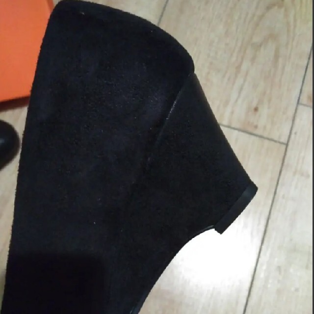 ELLE PLANETE(エルプラネット)の未使用 ELLE PLANETE パンプス　黒　23㌢ レディースの靴/シューズ(ハイヒール/パンプス)の商品写真