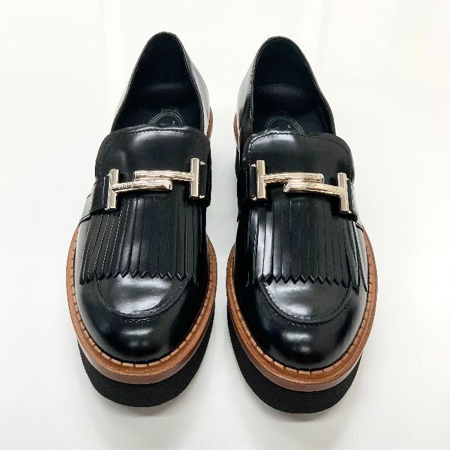 TOD'S(トッズ)の4683 未使用 トッズ レザー フリンジ 厚底 ローファー ブラック レディースの靴/シューズ(ローファー/革靴)の商品写真