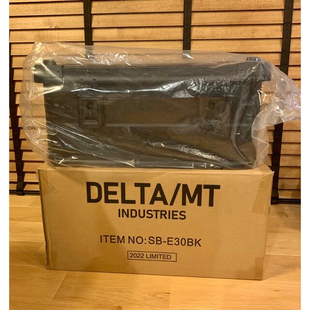 新品未使用】2022限定色 DELTA/MT アルミコンテナ ブラック 30Lの通販