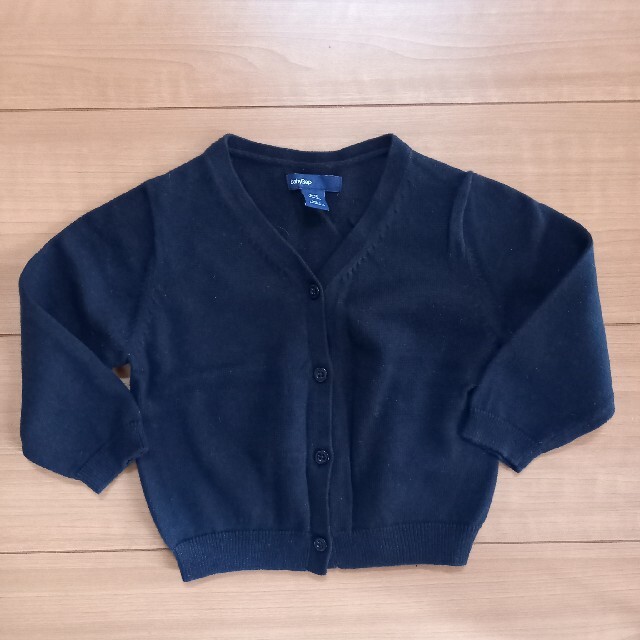 babyGAP(ベビーギャップ)のbaby gap カーディガン　紺　70cm キッズ/ベビー/マタニティのベビー服(~85cm)(カーディガン/ボレロ)の商品写真