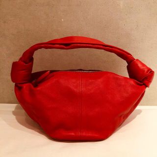 ボッテガヴェネタ(Bottega Veneta)の【お値下げ可】BOTTEGA VENETA ボッテガヴェネタ　ダブルノット　赤(ハンドバッグ)