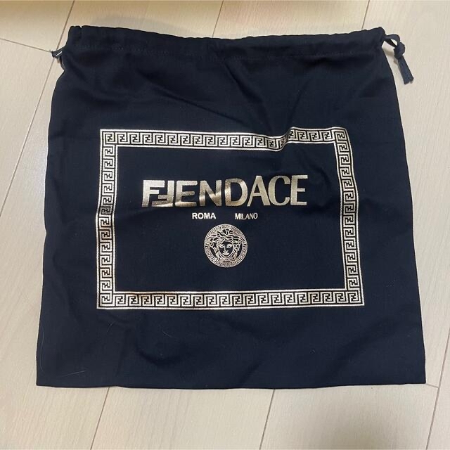 FENDI(フェンディ)のFENDACE レディースのバッグ(ショップ袋)の商品写真