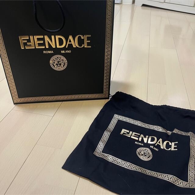 FENDI(フェンディ)のFENDACE レディースのバッグ(ショップ袋)の商品写真