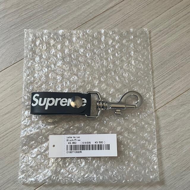 Supreme(シュプリーム)のSupreme Leather Key Loop 黒　シュプリーム　キーループ メンズのファッション小物(キーホルダー)の商品写真