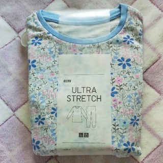 ユニクロ(UNIQLO)の未使用　ユニクロ　パジャマ　スウェットセット　長袖　110サイズ　ブルー　花柄(パジャマ)