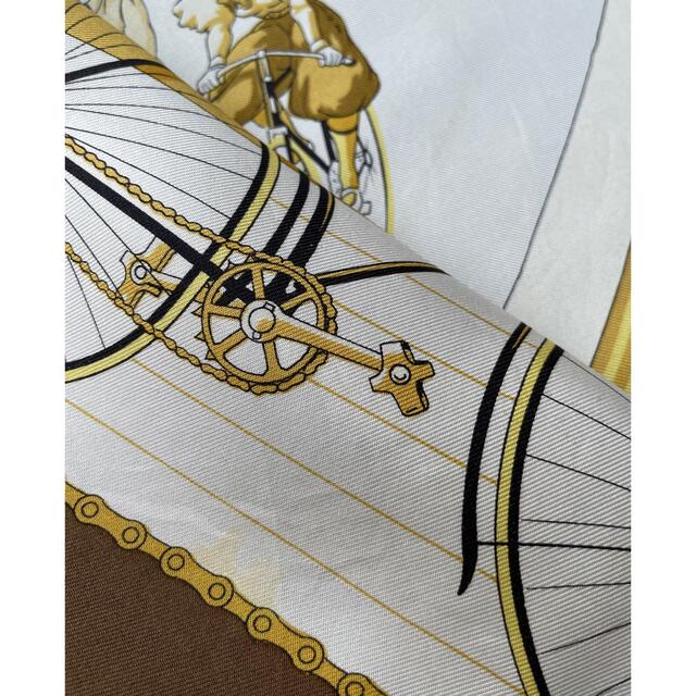 Hermes(エルメス)の秋を感じる明るいブラウン　エルメス　スカーフ　カレ90 自転車柄 レディースのファッション小物(バンダナ/スカーフ)の商品写真