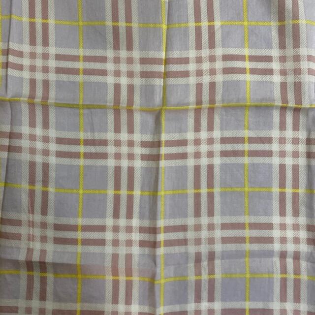 BURBERRY(バーバリー)のバーバリー　ハンカチ　中古品　ピンクグレー　チェック　#2190 レディースのファッション小物(ハンカチ)の商品写真