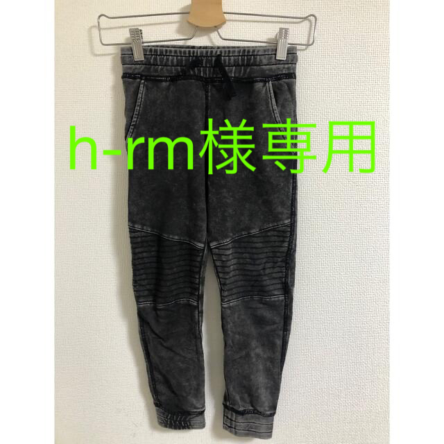 H&M(エイチアンドエム)の【h-rm様専用】H&M  パンツキッズ　ボーイズ　ジャージ　ロング　黒　120 キッズ/ベビー/マタニティのキッズ服男の子用(90cm~)(パンツ/スパッツ)の商品写真