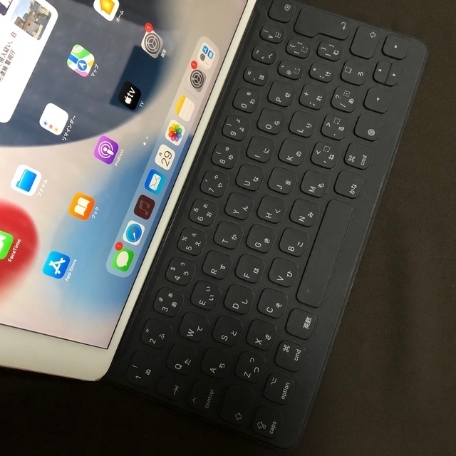 iPad(アイパッド)の本日限iPad Pro 10.5インチ wifi 256gb スマートキーボー付 スマホ/家電/カメラのPC/タブレット(タブレット)の商品写真