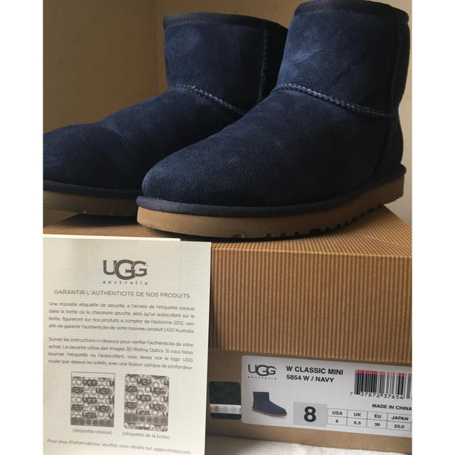 UGG(アグ)の[美品・正規品] size8 UGG クラシックミニ ネイビー レディースの靴/シューズ(ブーツ)の商品写真