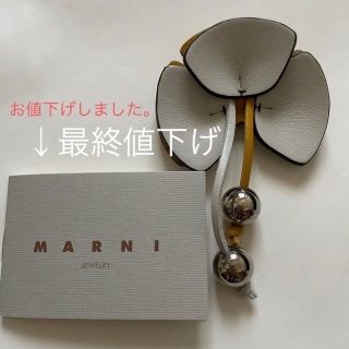 マルニ ブローチ - プラスチック×金属素材