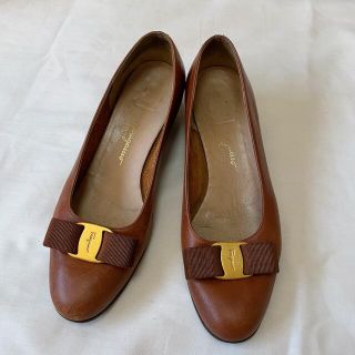 サルヴァトーレフェラガモ(Salvatore Ferragamo)のフェラガモ パンプス ブラウン(ハイヒール/パンプス)