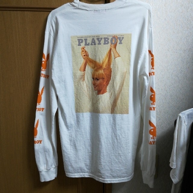 PLAYBOY(プレイボーイ)のROSE BUD/playboy　プレイボーイ　フォトプリントロゴロンT　白 レディースのトップス(Tシャツ(長袖/七分))の商品写真