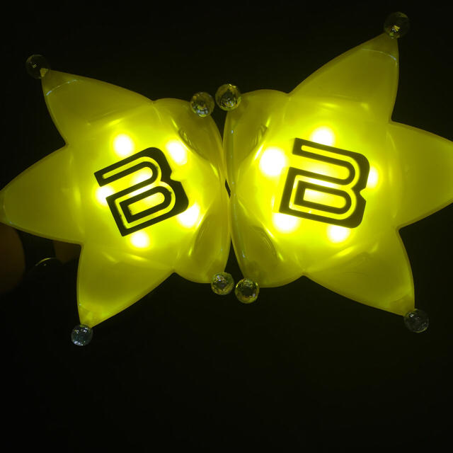 BIGBANG - 2点 BIGBANG ペンライト 公式Ver4 黒、白の通販 by BIGBANG - 2点 BIGBANG ペンライト 公式Ver4 黒、白の通販 by