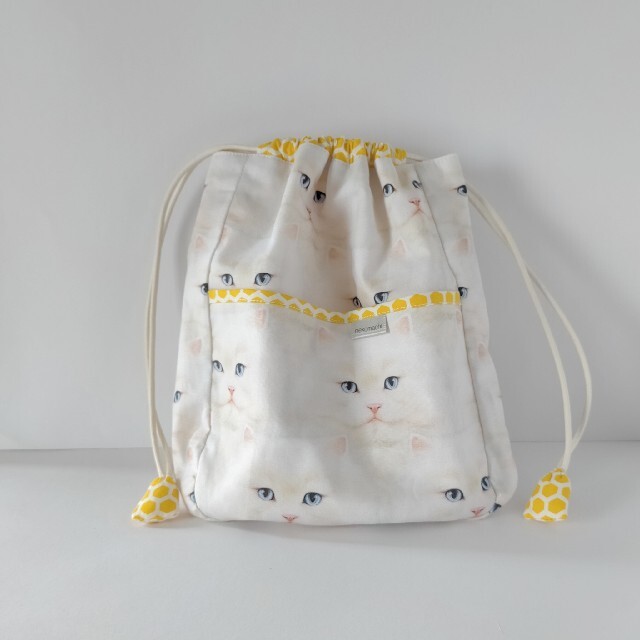白猫の巾着袋ポーチ - ファッション小物