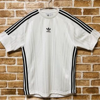 アディダス(adidas)の【美品】アディダスオリジナルス　ウェア　センターロゴ　M  トレフォイル(Tシャツ/カットソー(半袖/袖なし))