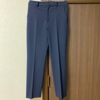 ユニクロ(UNIQLO)のUNIQLO テーパードパンツ　ネイビー(その他)