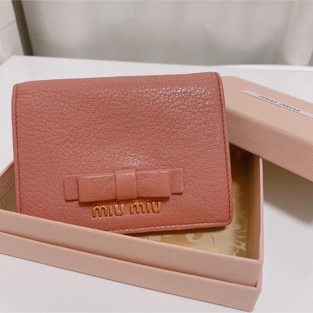 miumiu 二つ折り財布