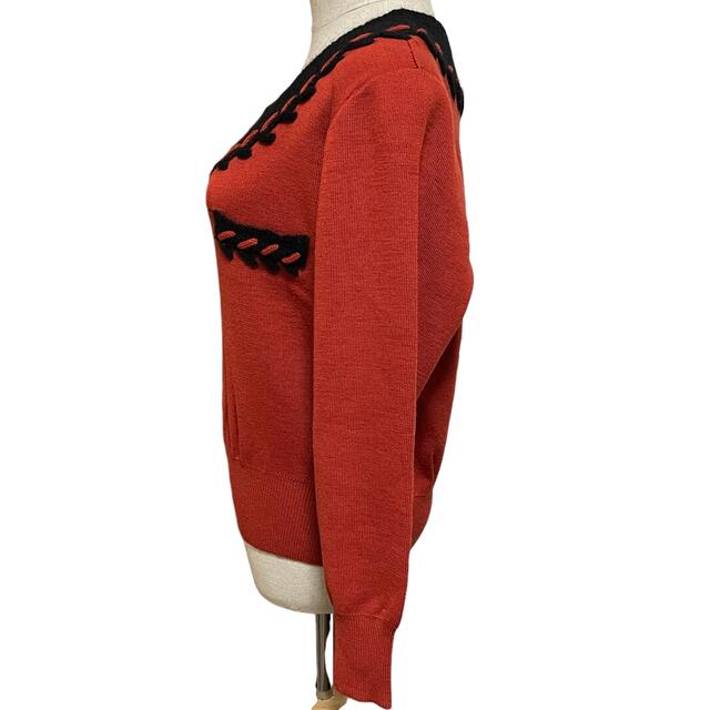 ACOA  ニットセーター　肩パッド入り　レッド系柄　Mサイズ レディースのトップス(ニット/セーター)の商品写真